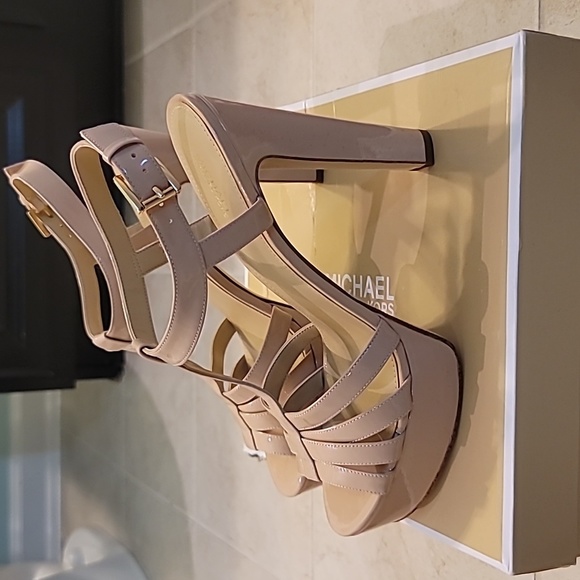 Heeks - Picture 2 of 3